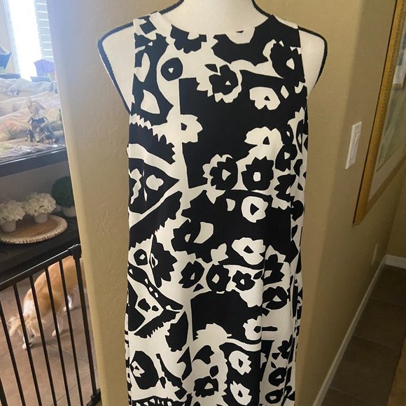Lauren Ralph Lauren Dresses & Skirts - LAUREN by Ralph Lauren Black & White Floral Sheath Dress NEW